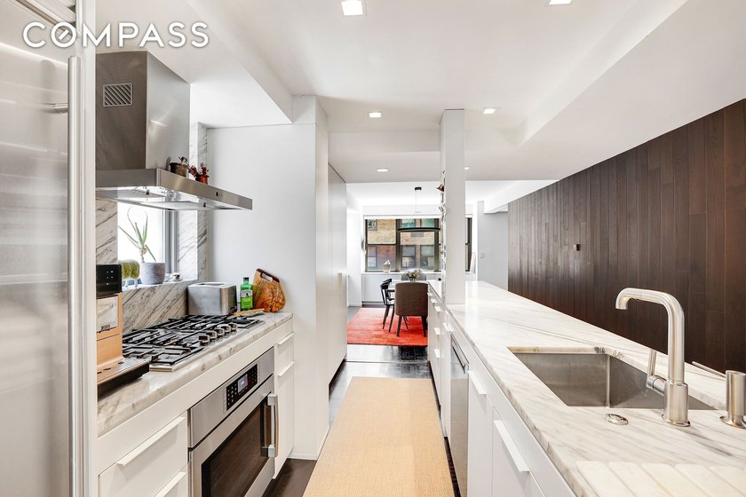**Huge 3-Bedroom Co-op on Billionaire Row** A stunning - photo 3
