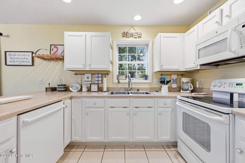 DECKed Out in Coastal Style and Comfort! Welcome to this - photo 13