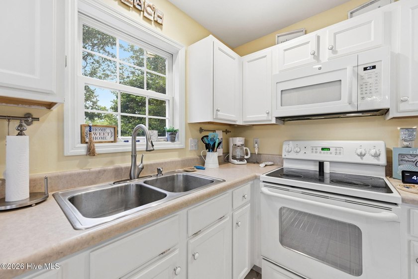 DECKed Out in Coastal Style and Comfort! Welcome to this - photo 15