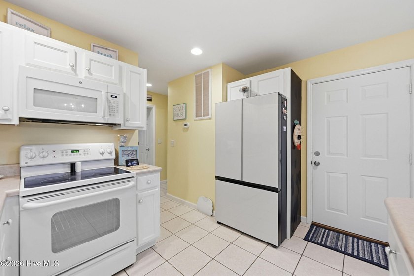 DECKed Out in Coastal Style and Comfort! Welcome to this - photo 16