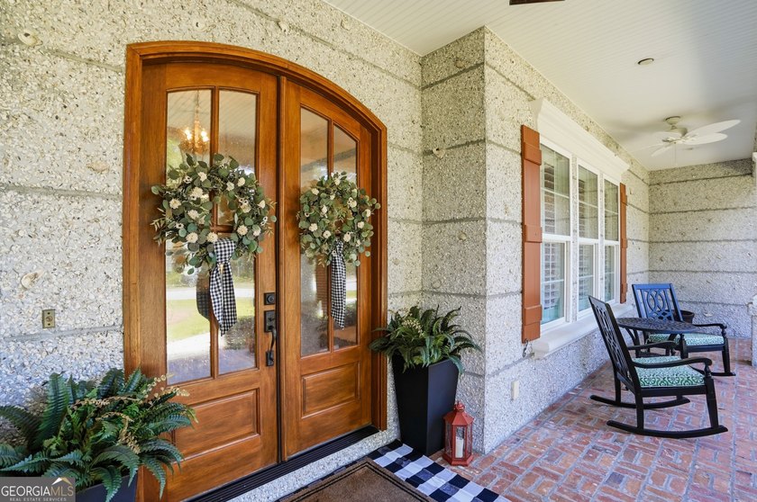 Welcome to this beautifully custom designed 3/4 bedroom, 4 bath - photo 2