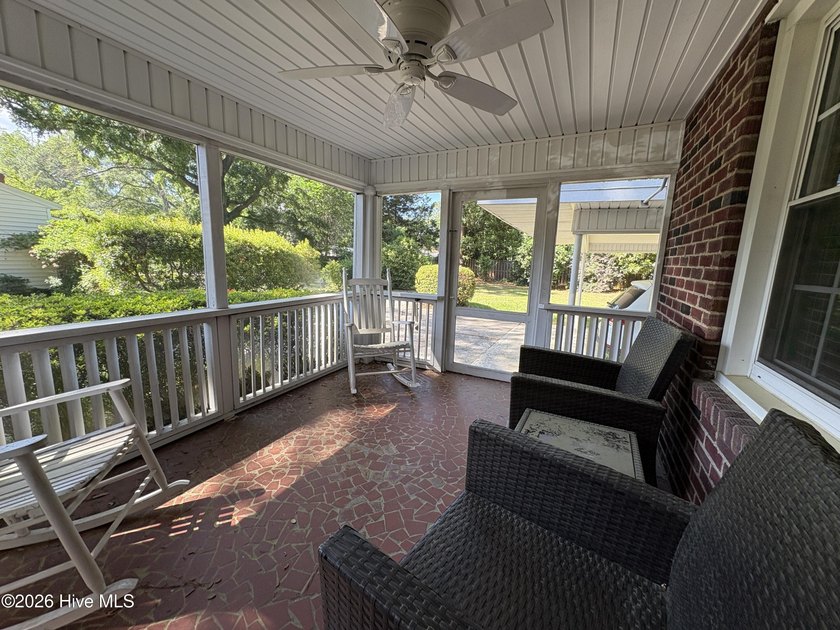 Charming 2-bedroom, 2-bath home partially furnished home offers - photo 7