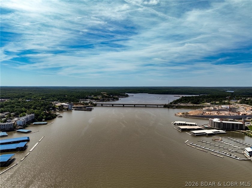 Enjoy lake life at its best with this charming 1 bedroom, 1 - photo 13