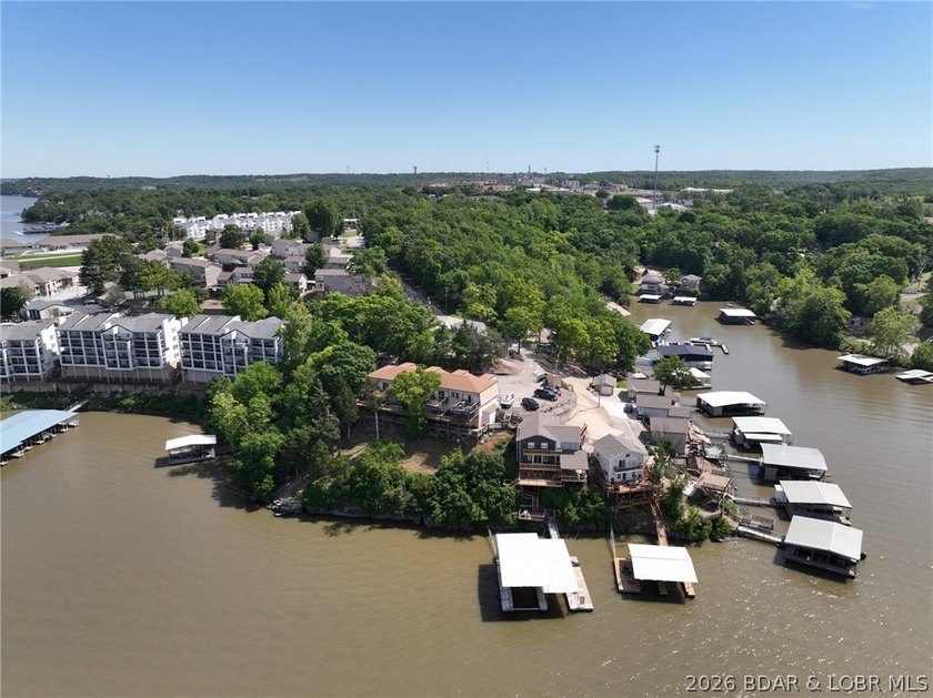 Enjoy lake life at its best with this charming 1 bedroom, 1 - photo 14