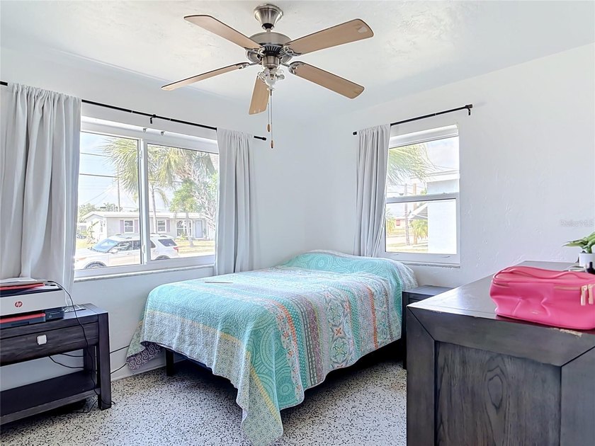 Welcome to this adorable 2-bedroom, 1-bath home with comfortable - photo 14