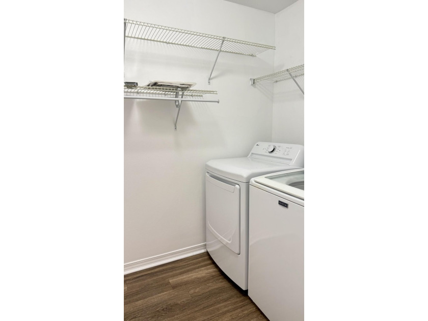 Welcome to this beautifully updated 2-bedroom, 2-bath townhouse - photo 19
