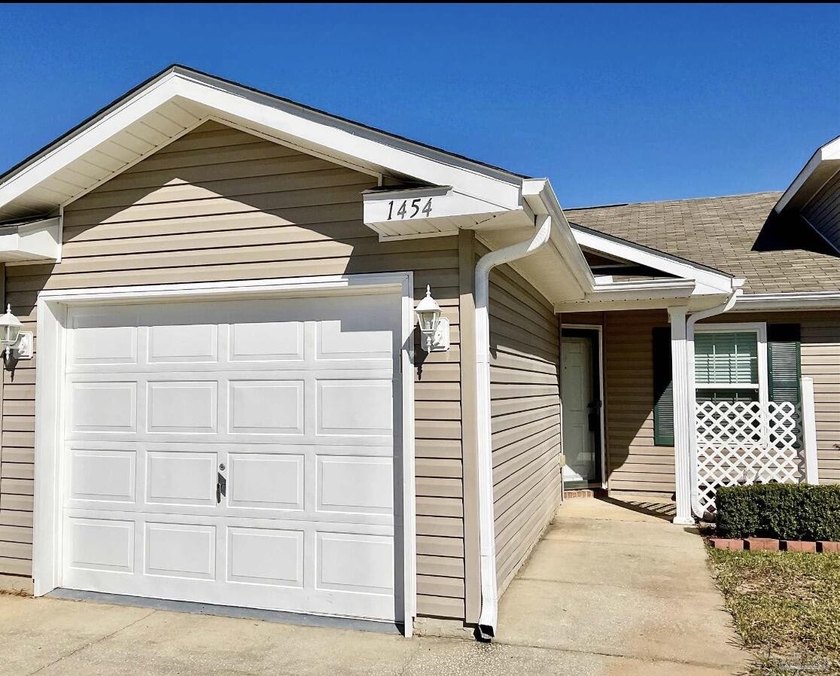 Welcome to this beautifully updated 2-bedroom, 2-bath townhouse - photo 21