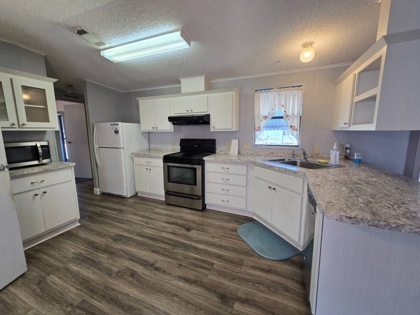 OFFERS WELCOME!! Take a look at this spacious CORNER home in The - photo 2