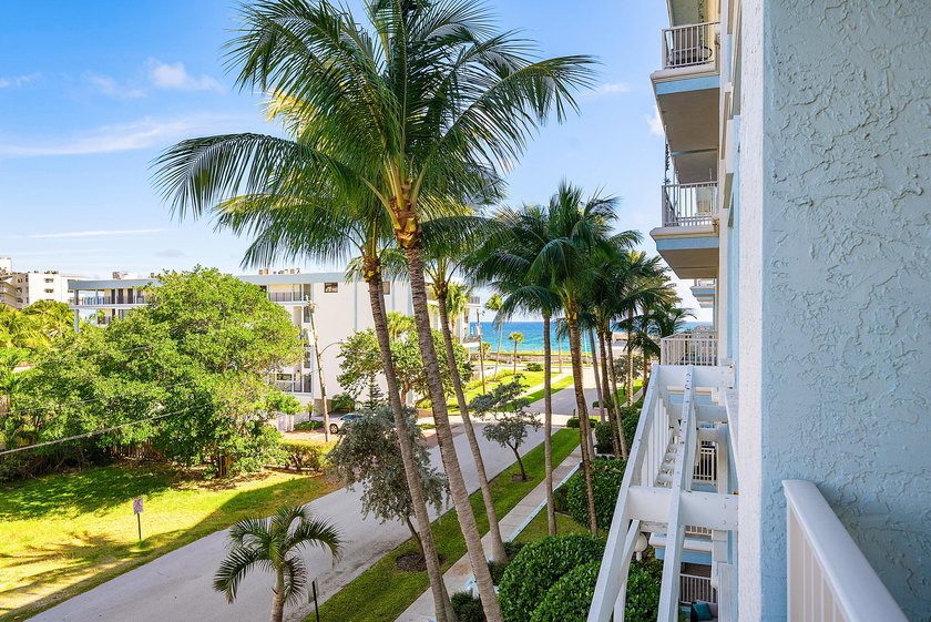 SOPHISTICATED BEACHSIDE RESIDENCE. Thoughtfully fully furnished - photo 22