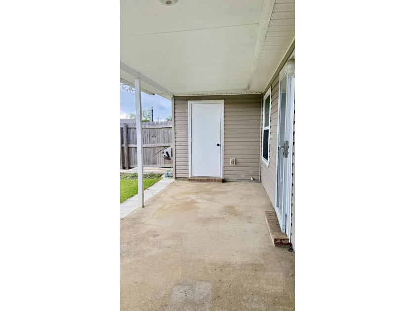 Welcome to this beautifully updated 2-bedroom, 2-bath townhouse - photo 23