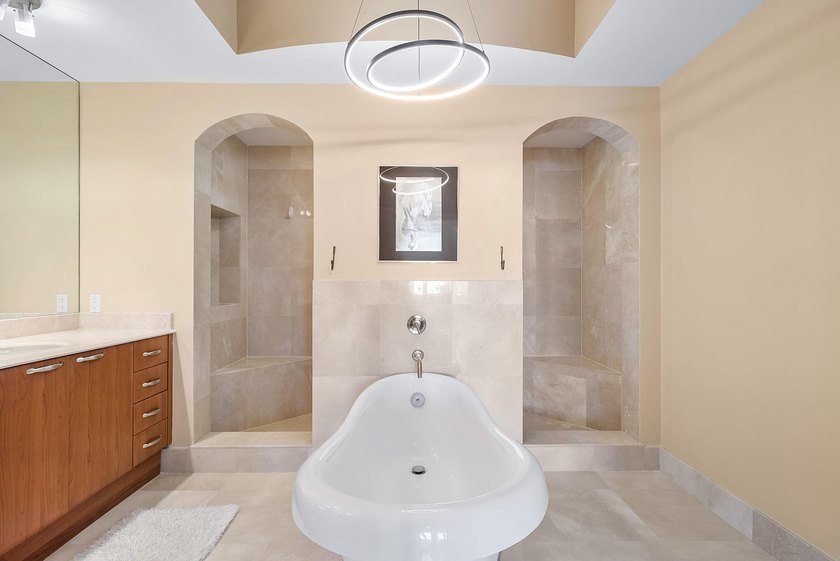 SOPHISTICATED BEACHSIDE RESIDENCE. Thoughtfully fully furnished - photo 26