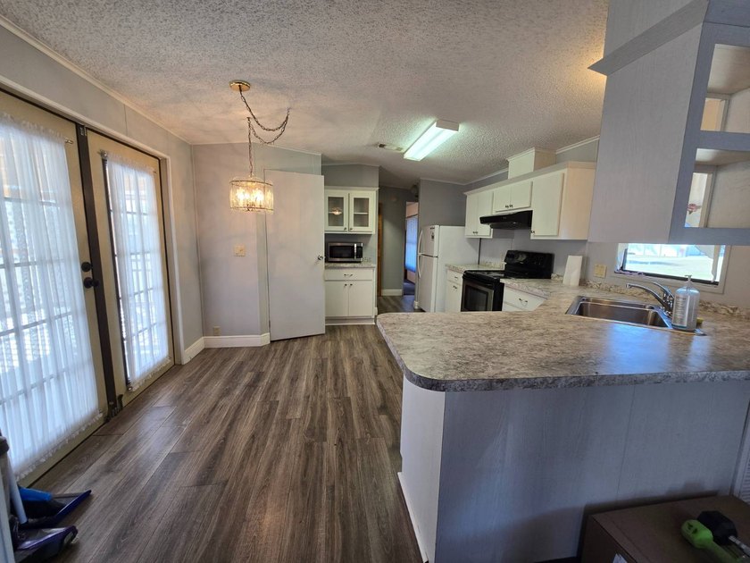OFFERS WELCOME!! Take a look at this spacious CORNER home in The - photo 8