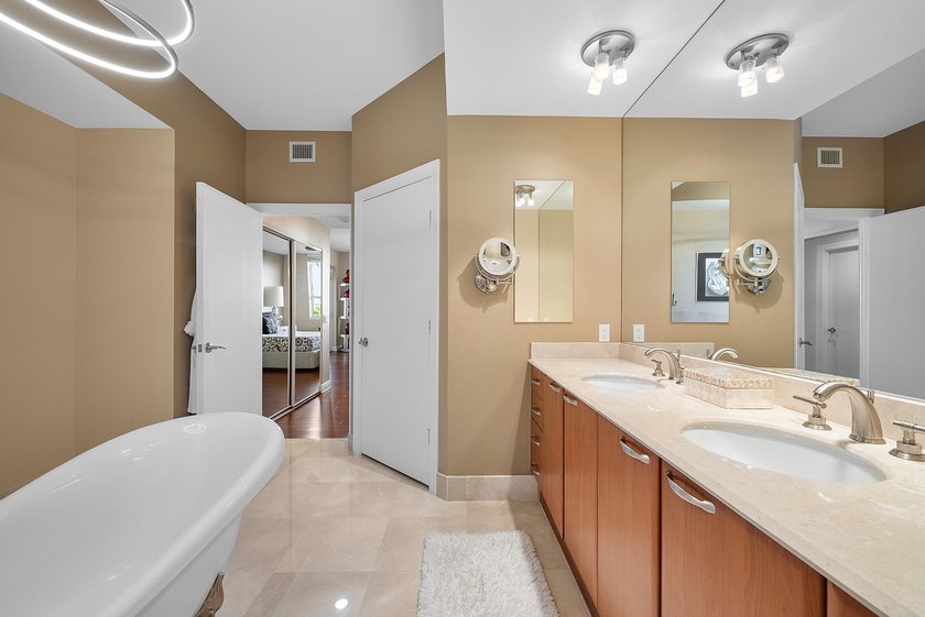 SOPHISTICATED BEACHSIDE RESIDENCE. Thoughtfully fully furnished - photo 28