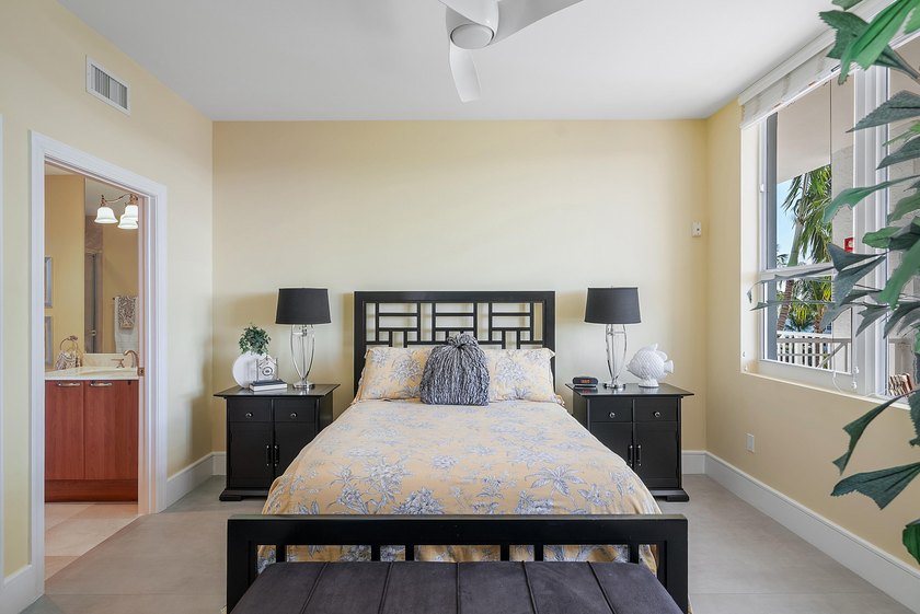 SOPHISTICATED BEACHSIDE RESIDENCE. Thoughtfully fully furnished - photo 31