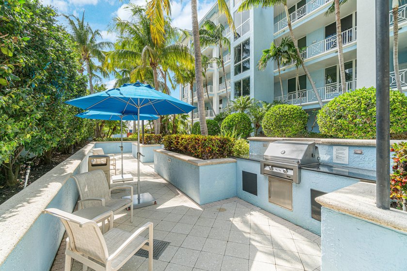 SOPHISTICATED BEACHSIDE RESIDENCE. Thoughtfully fully furnished - photo 46
