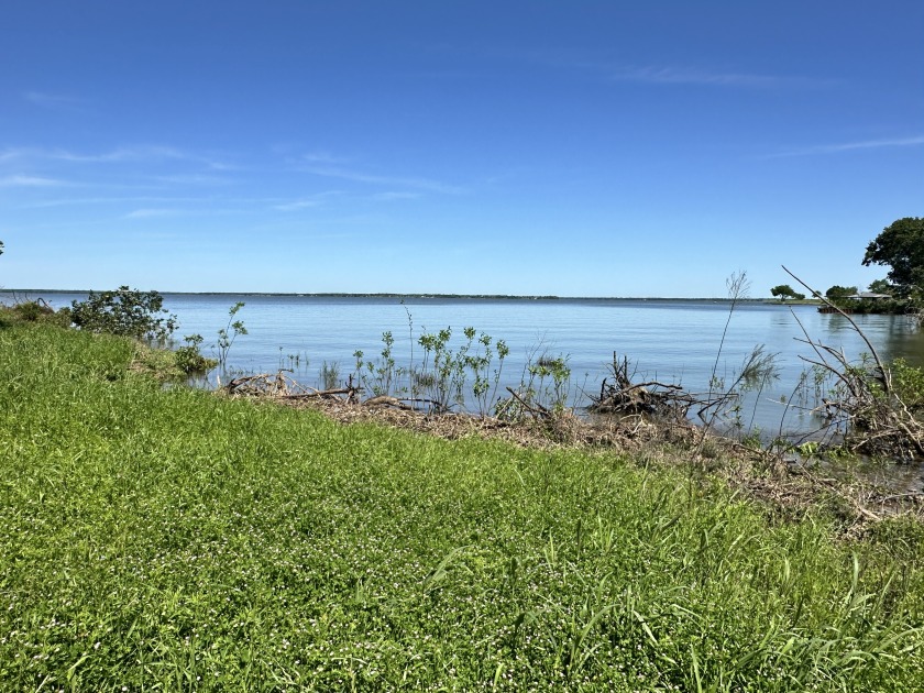 Beautiful waterfront lot in Admiral Shores - photo 7