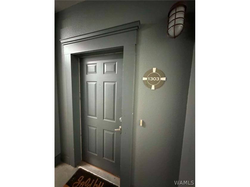 Top floor condo with awesome view of the city &amp; retail area! - photo 2