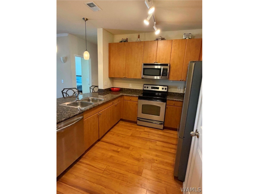 Top floor condo with awesome view of the city &amp; retail area! - photo 3