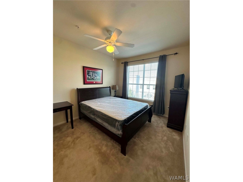 Top floor condo with awesome view of the city &amp; retail area! - photo 10
