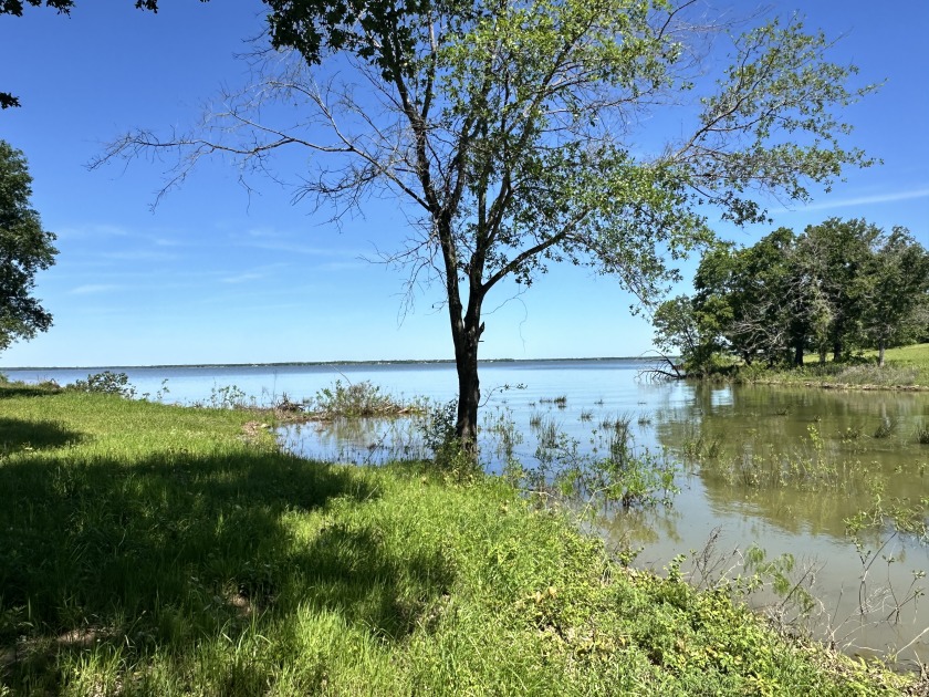 Beautiful waterfront lot in Admiral Shores - photo 8