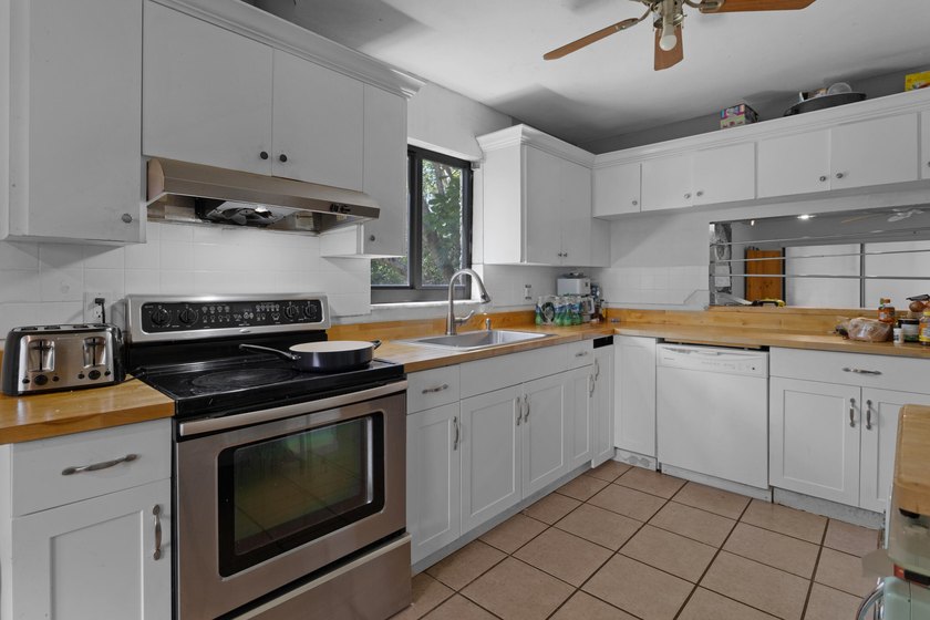 Welcome to Vizcaya Gardens Villas, a hidden gem in the heart of - photo 11