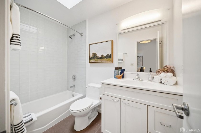 Sophisticated and modern living is offered in this Marina - photo 19