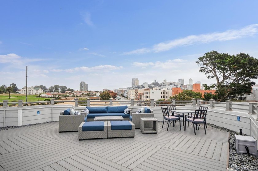 Sophisticated and modern living is offered in this Marina - photo 25