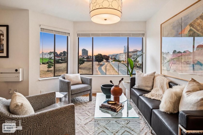 Sophisticated and modern living is offered in this Marina - photo 33