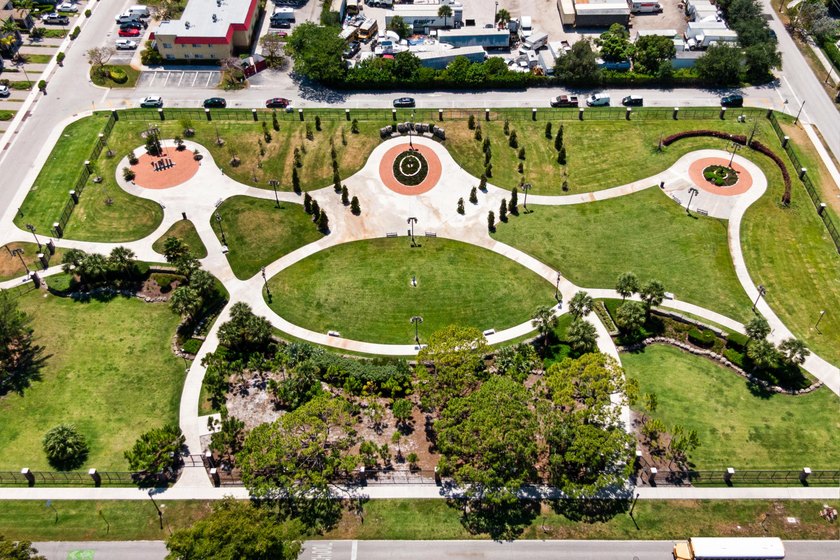 Welcome to Vizcaya Gardens Villas, a hidden gem in the heart of - photo 34