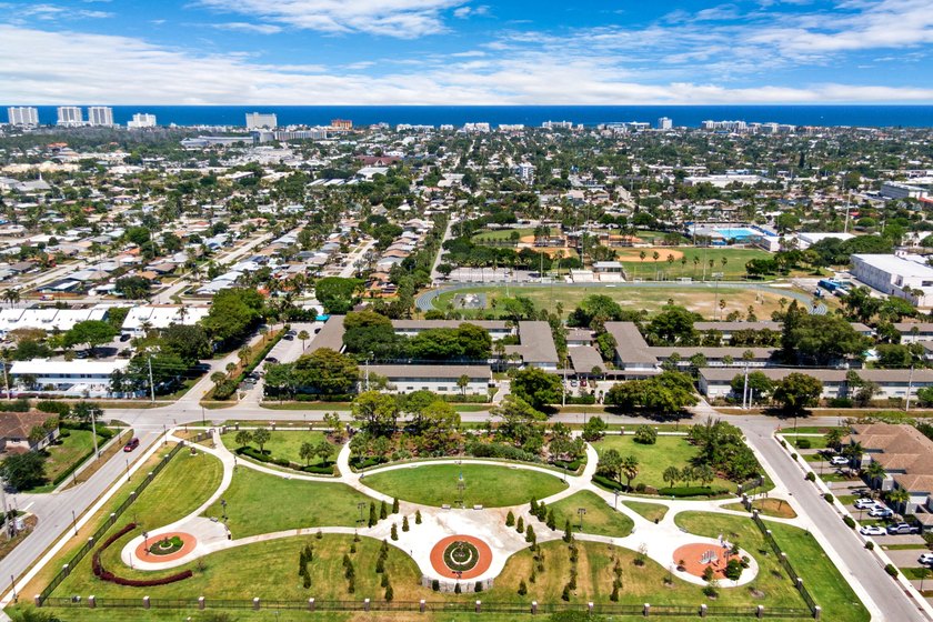 Welcome to Vizcaya Gardens Villas, a hidden gem in the heart of - photo 36