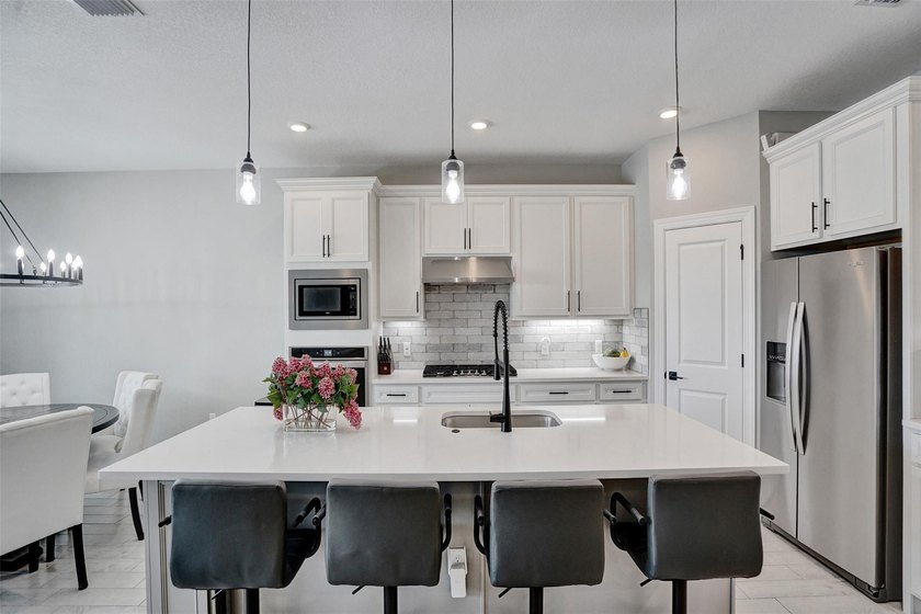 Windsong Estates almost new beauty, 5 bedrooms and 4 full baths - photo 12