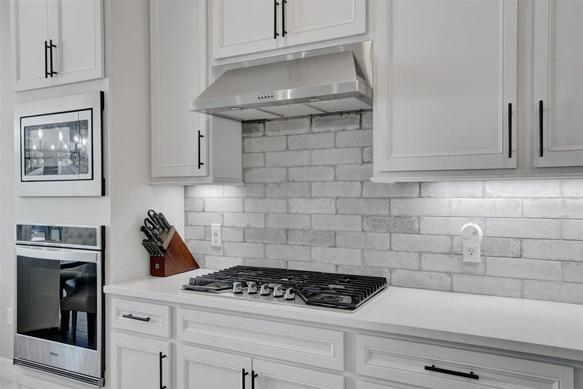 Windsong Estates almost new beauty, 5 bedrooms and 4 full baths - photo 14