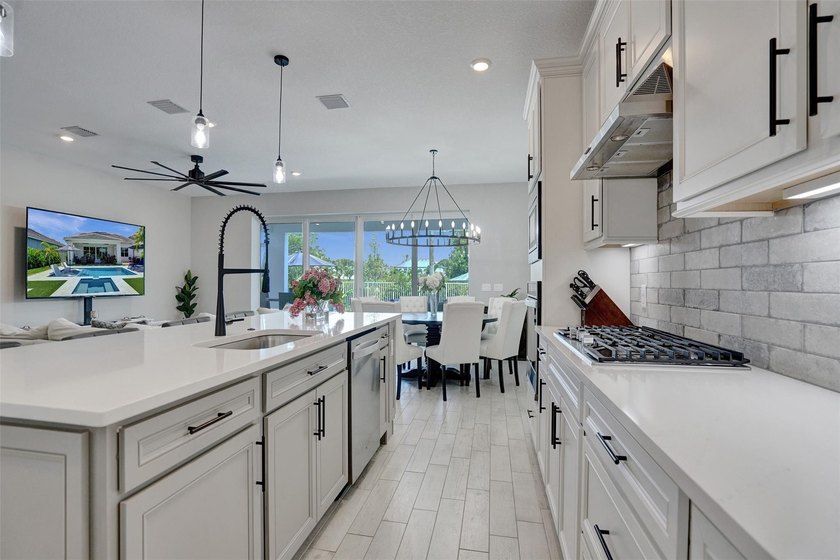 Windsong Estates almost new beauty, 5 bedrooms and 4 full baths - photo 15