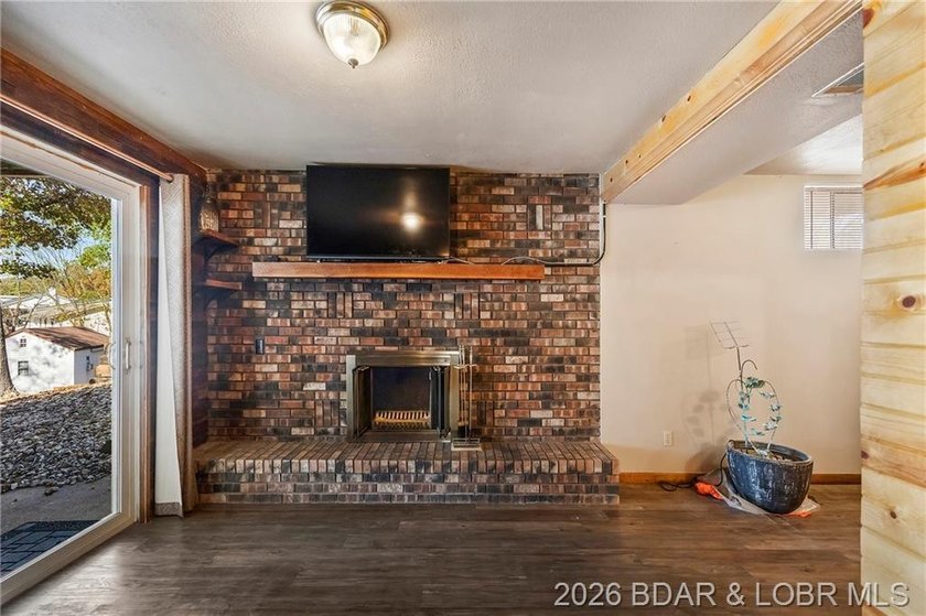 36X46 Man Cave has an office/workshop/Crafts area with a window - photo 28