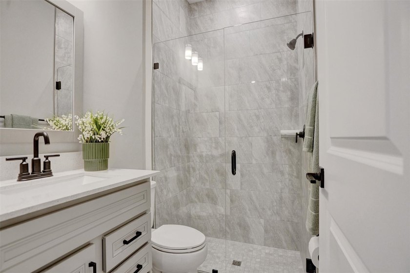 Windsong Estates almost new beauty, 5 bedrooms and 4 full baths - photo 39