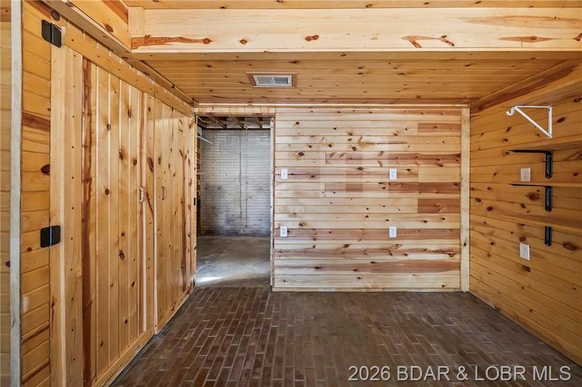 36X46 Man Cave has an office/workshop/Crafts area with a window - photo 40