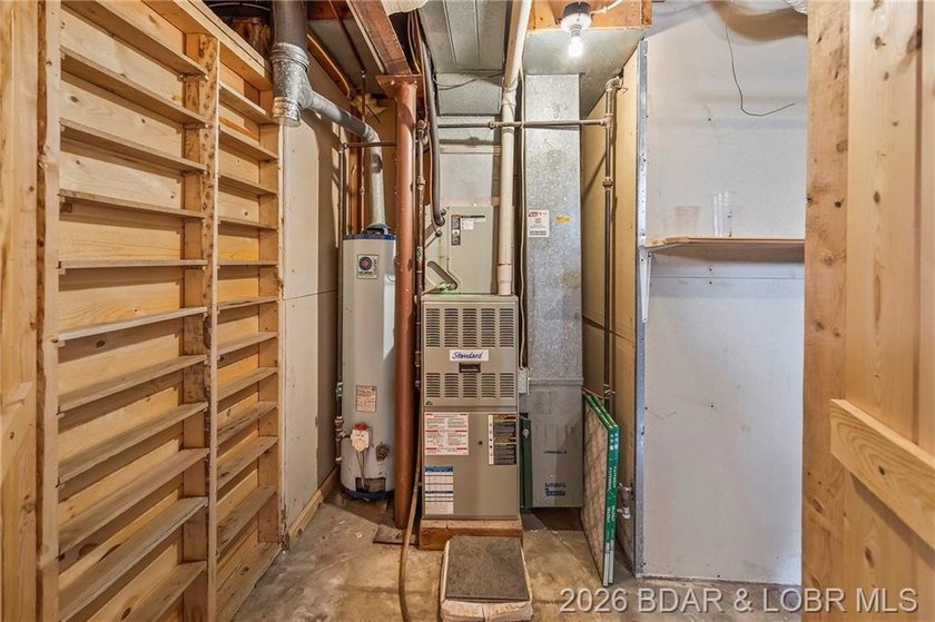 36X46 Man Cave has an office/workshop/Crafts area with a window - photo 41