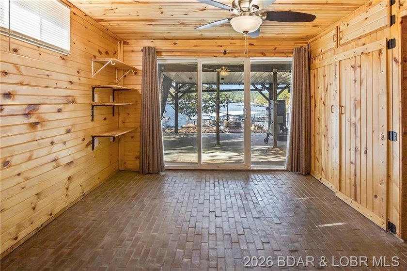 36X46 Man Cave has an office/workshop/Crafts area with a window - photo 44