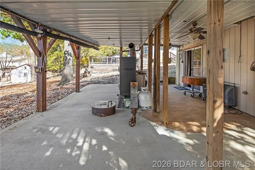 36X46 Man Cave has an office/workshop/Crafts area with a window - photo 45