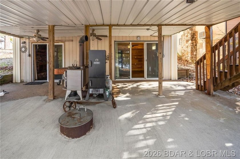 36X46 Man Cave has an office/workshop/Crafts area with a window - photo 46
