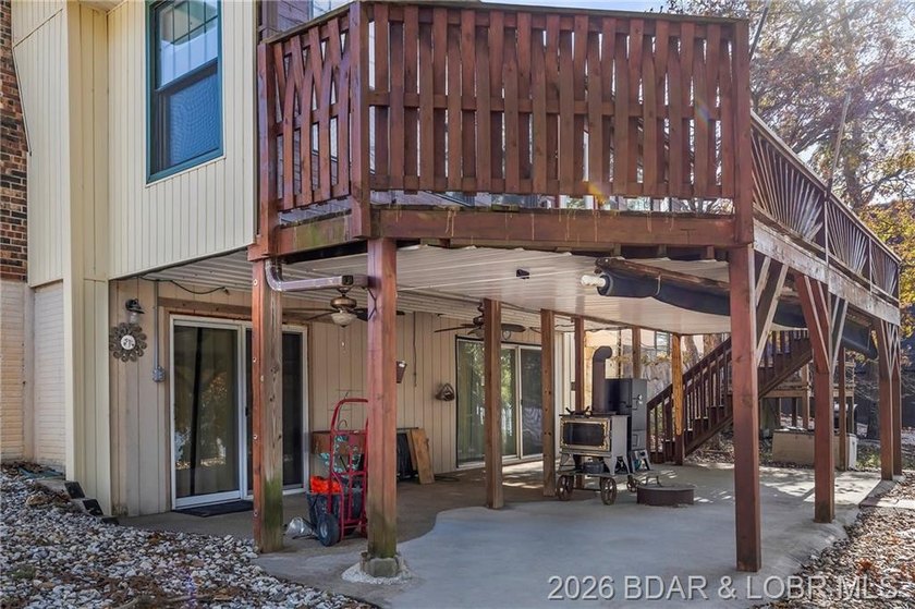 36X46 Man Cave has an office/workshop/Crafts area with a window - photo 47