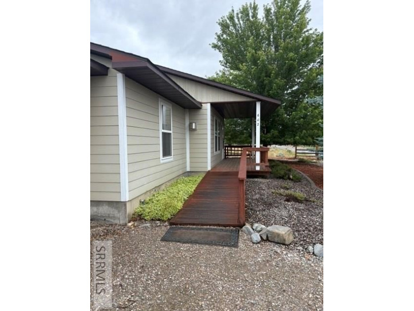 Comfortable Low Maintenance living! This well maintained 3 - photo 11