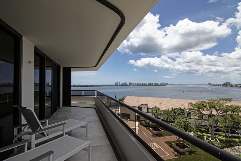 BREATHTAKING INTRACOASTAL VIEWS from the rarely available *58 - photo 23