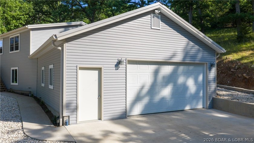 This well built 2020 home showcases quality craftsmanship and - photo 12