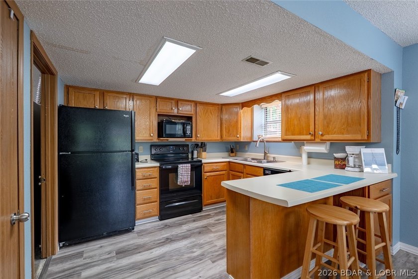 Welcome to lake living at its best! This must-see 3-bedroom - photo 13