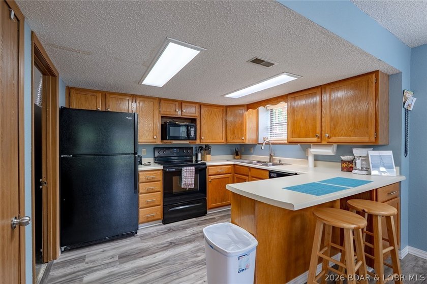 Welcome to lake living at its best! This must-see 3-bedroom - photo 19