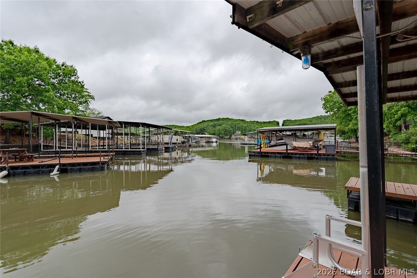 Welcome to lake living at its best! This must-see 3-bedroom - photo 25