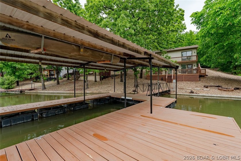 Welcome to lake living at its best! This must-see 3-bedroom - photo 26