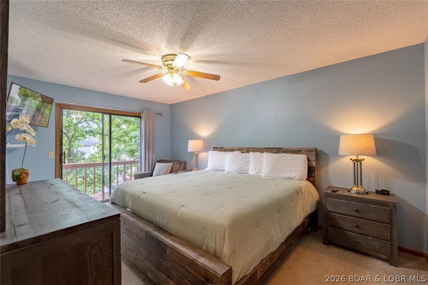 Welcome to lake living at its best! This must-see 3-bedroom - photo 36