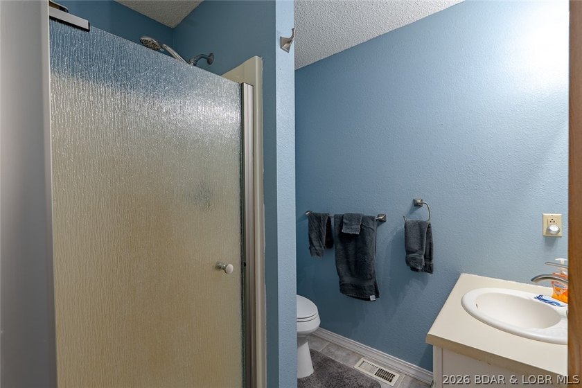 Welcome to lake living at its best! This must-see 3-bedroom - photo 39